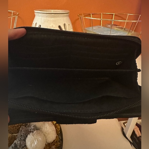 VERA BRADLEY Black Quilted Wallet with Turn-Lock - Picture 3 of 12